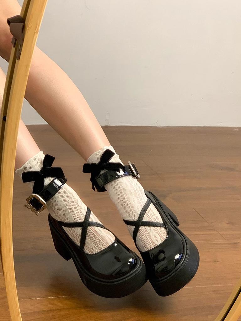 Modne wszechstronne czarne buty na platformie z grubym obcasem, małe skórzane buty damskie 2025 nowe letnie spódnice retro Mary Jane pojedyncze buty