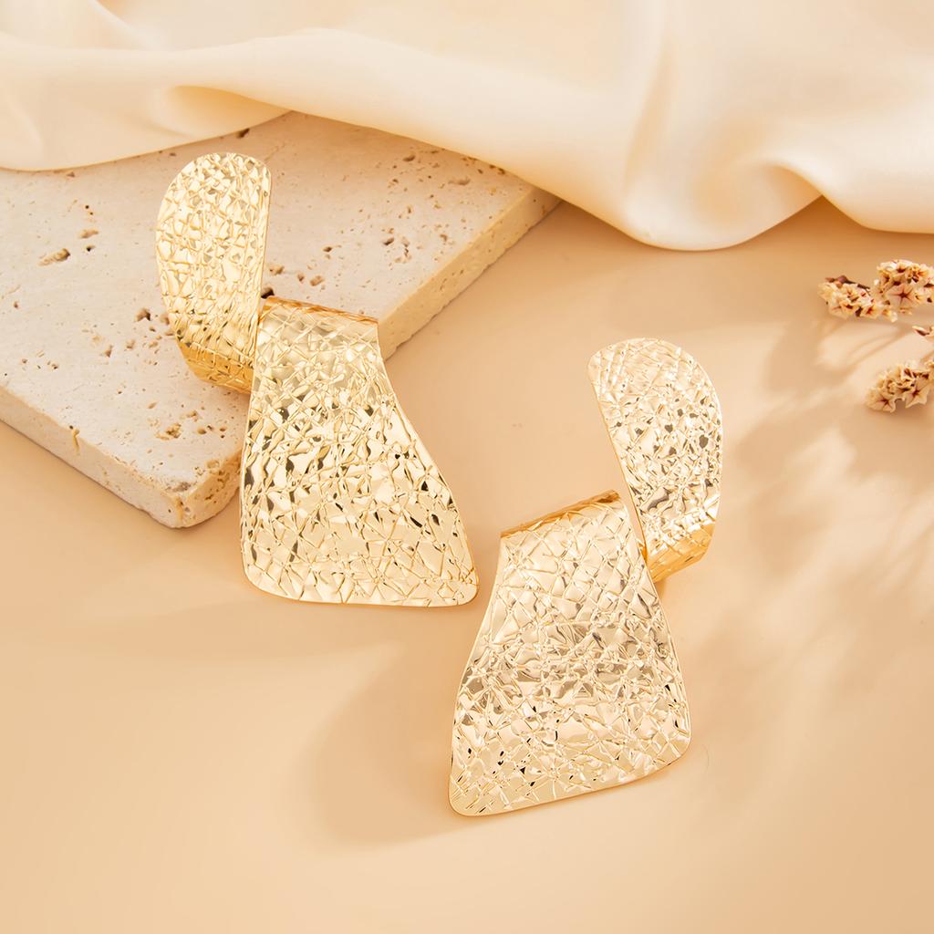 Orecchini a Bottone Spirale Pieghe Grandi Irregolari Unici Ingemark Donna alla Moda Metallo Texture Geometrica Orecchini Piercing 2026 Nuovi Gioielli