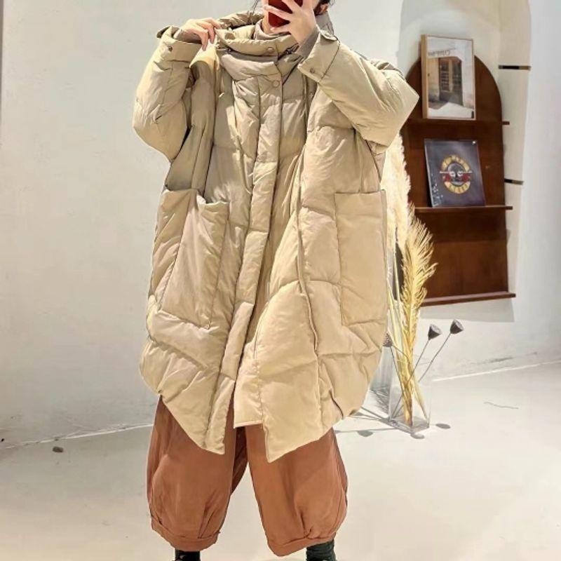 

Модная куртка пуховик большого размера средней длины и удлиненная с капюшоном и утолщенным слоем пуха Khaki All yards