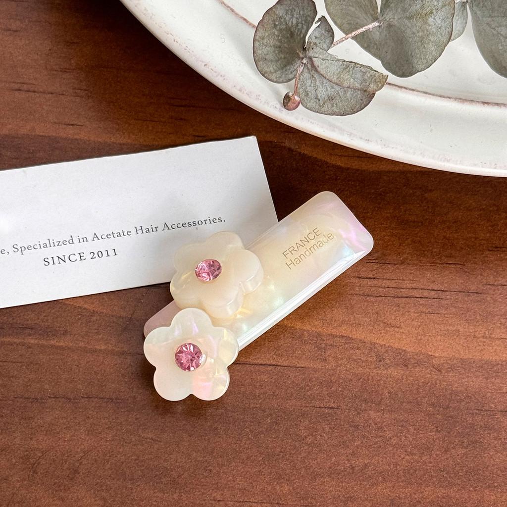 Sweet Floral Hair Claw Clip Charming Hair Accessory For Girls With Sparkling Design