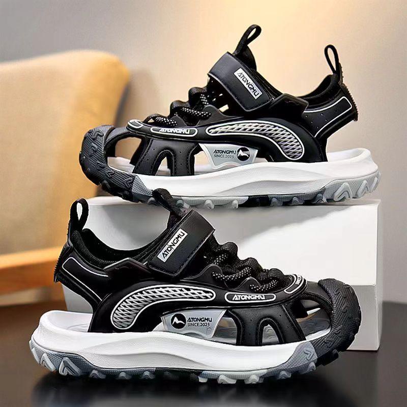 Boys' Closed-toe sandals2026New Summer Styles: Fashionable and Versatile Beach Sandals and Soft-soled Slippers for Children and Older Kids