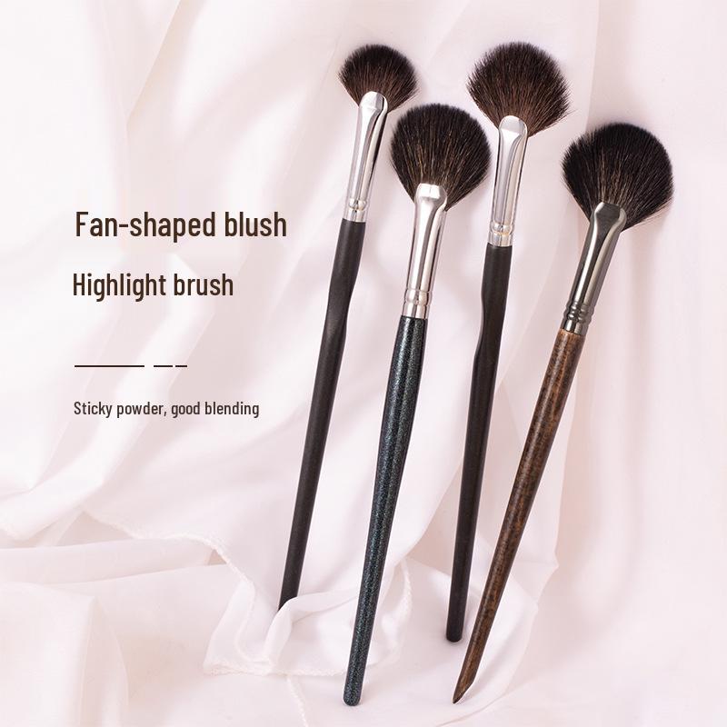 Fan-Shaped Highlighter Brush for Contour & Blush - Professional Makeup Tool