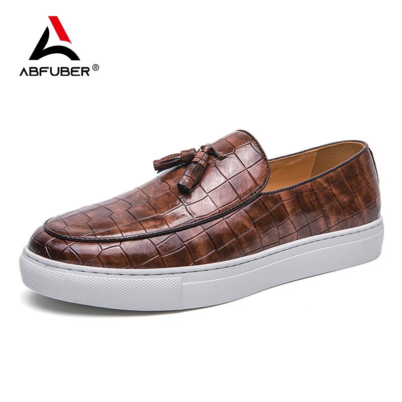 Fashion Luxury Tassle Slip On Loafers Men Shoes Board Soft Casual Leather Shoes Men Party Crocodile Pattern Shoes For Man Free