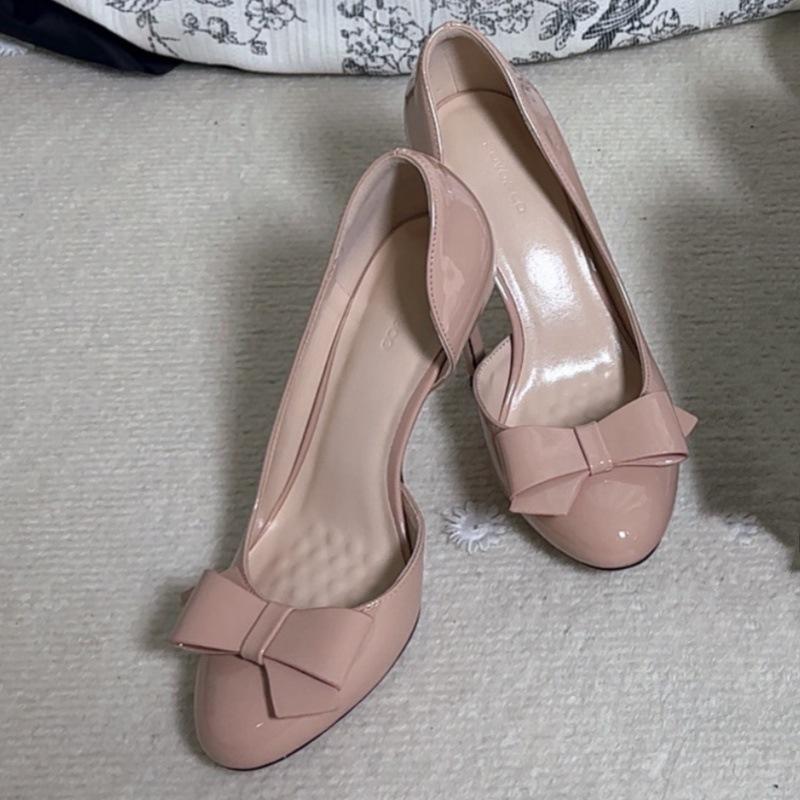 

2025 new cream white side empty single shoes sweet wind round head bow light mouth thin heel retro high heels 39 розовый