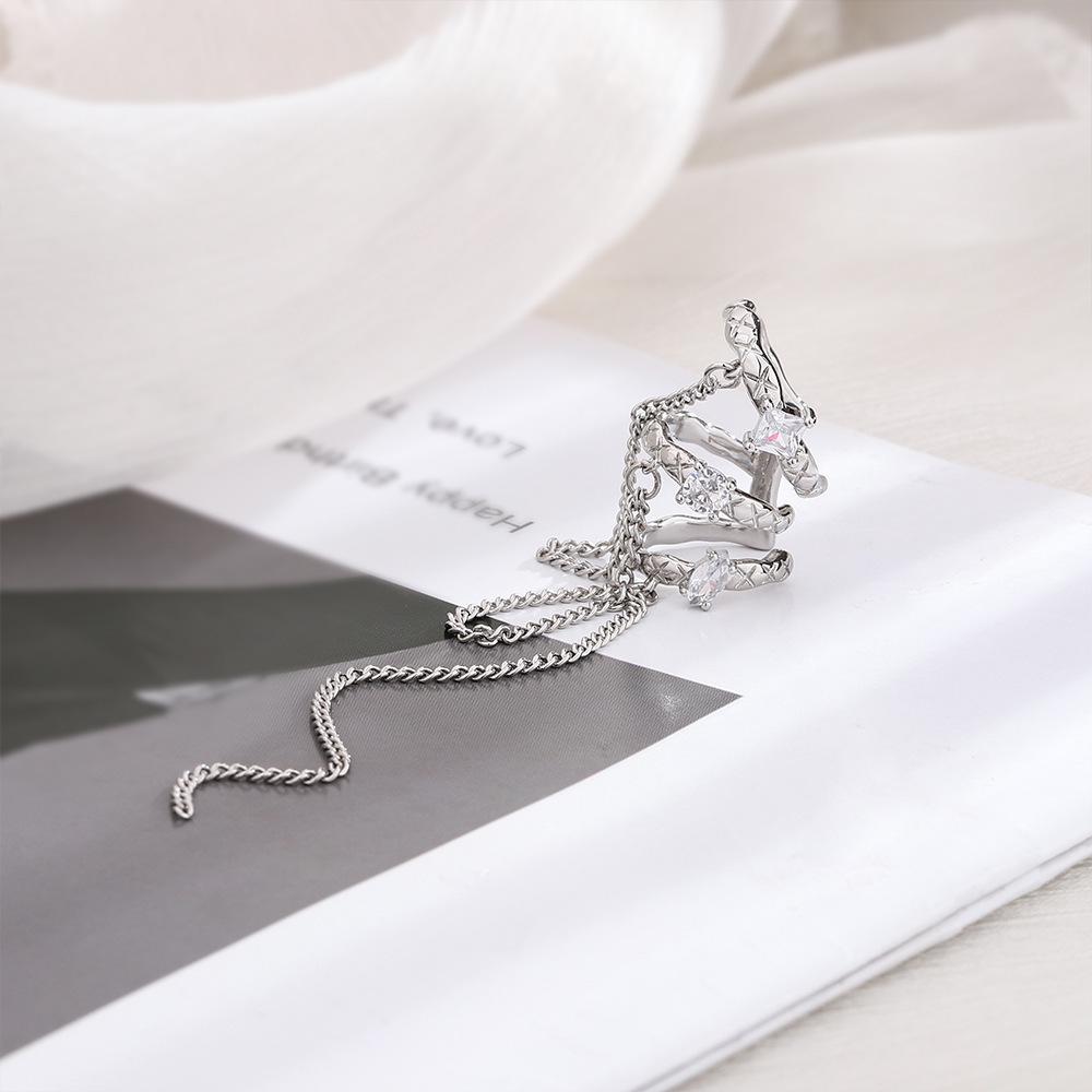 1pc Ear Cuffs Fake Piercing Earrings For Girls Long Chian Tassel Ear Clip Snake Butterfly Women's Jewelry New Ins Fashion EF117
