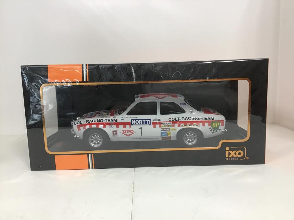Ixo Models Ford Escort MK I RS 1600 74 1000 Lakes #1 T.Makinen/H.Liddon 1/18 18RMC141B