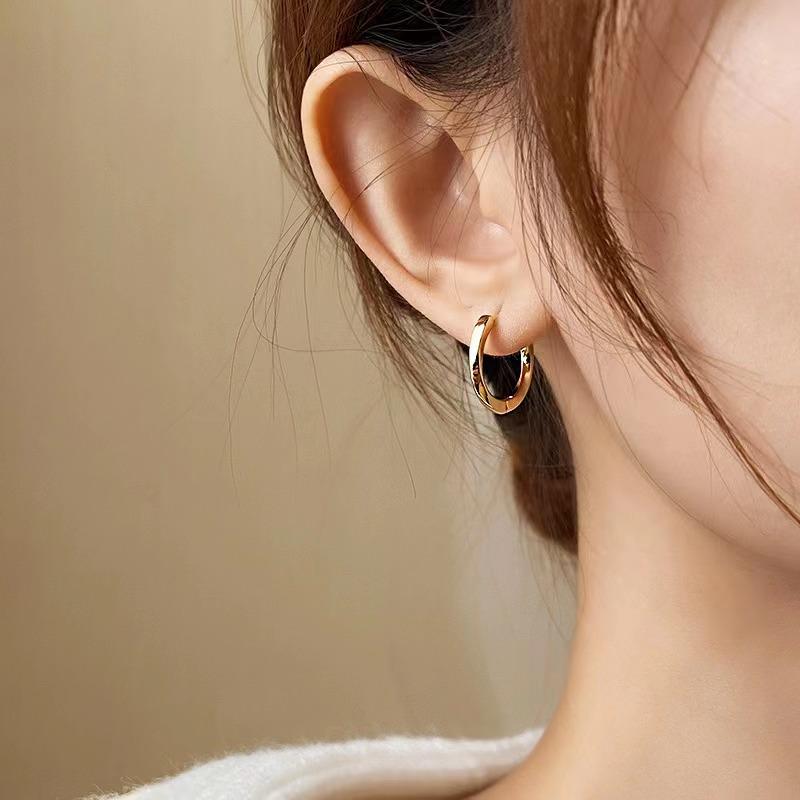 Cercei Hoop Eleganți pentru Femei - Design Șic, Stilat și Versatil