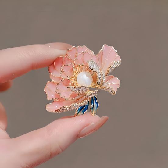 Women Brooch Sparkling Rhinestones Imitation Pearl Flower Shape Lapel Pin Suits Coats Bags Scarves Badge Versatile Accessory