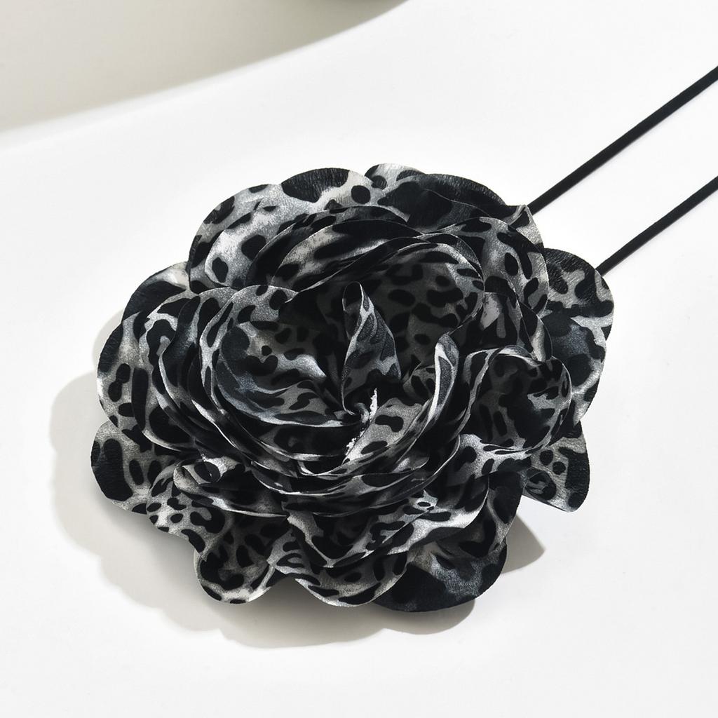 European and American strap necklace fashion personality leopard print three-dimensional flower choker autumn and winter exaggerated neck chain