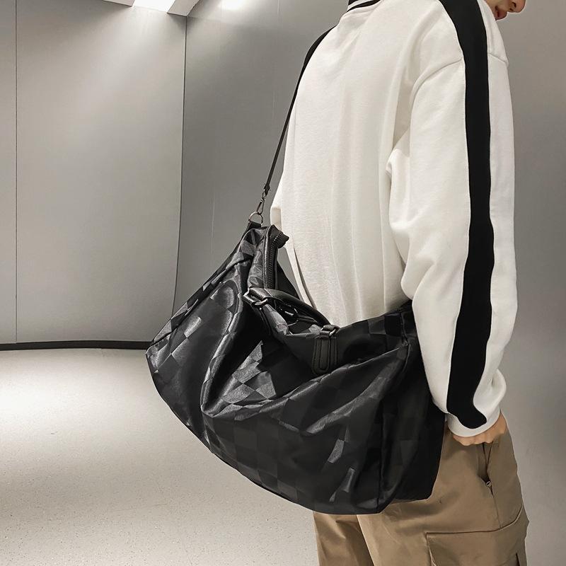 Large-capacity short-haul travel bag, shoulder messenger fitness bag, simple and lightweight boarding bag, unisex.