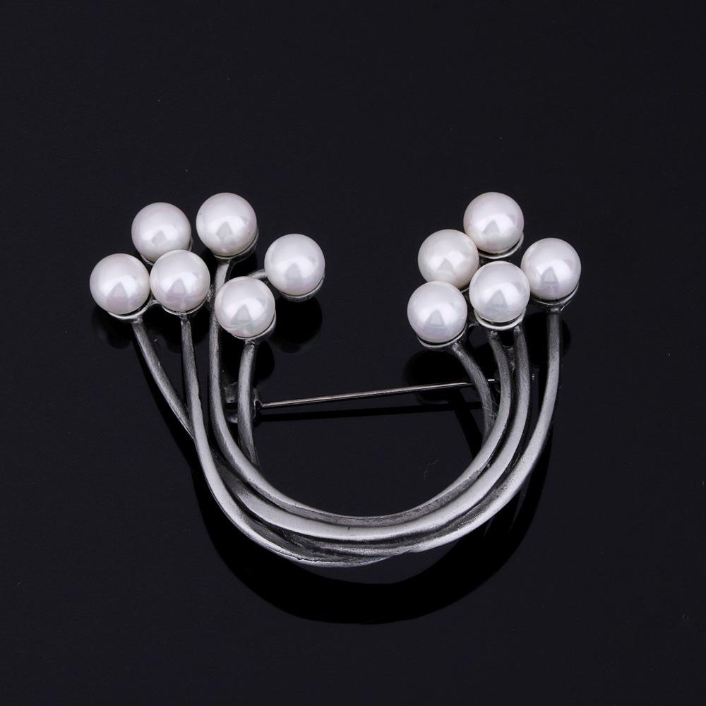 Retro Alloy Brooch Premium Light Luxury Clothing Accessories Camellia Brooch Pearl Brooch