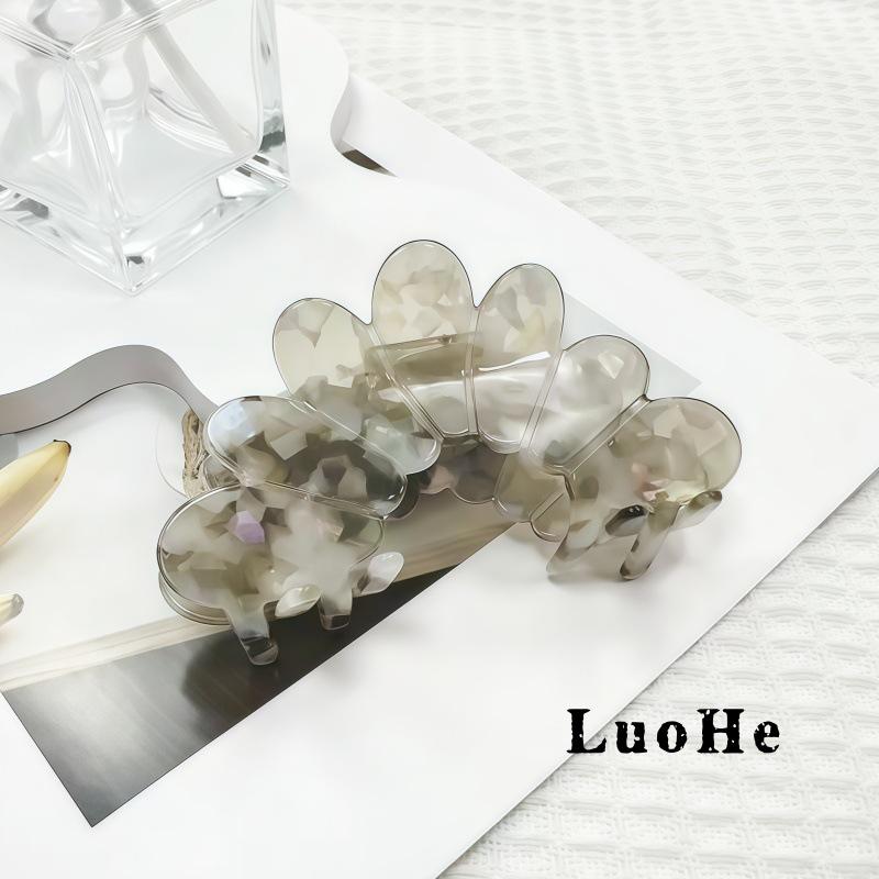 

Elegant Large Petal Acetate Semicircle Hair Clip for Women - Temperament Shark Claw Headwear