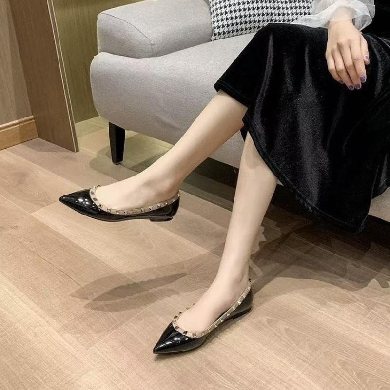Rivet black ladyshoes pointed tip shallow mouth soft patent leather temperament evening shoes commuting versatile height increase single shoes women