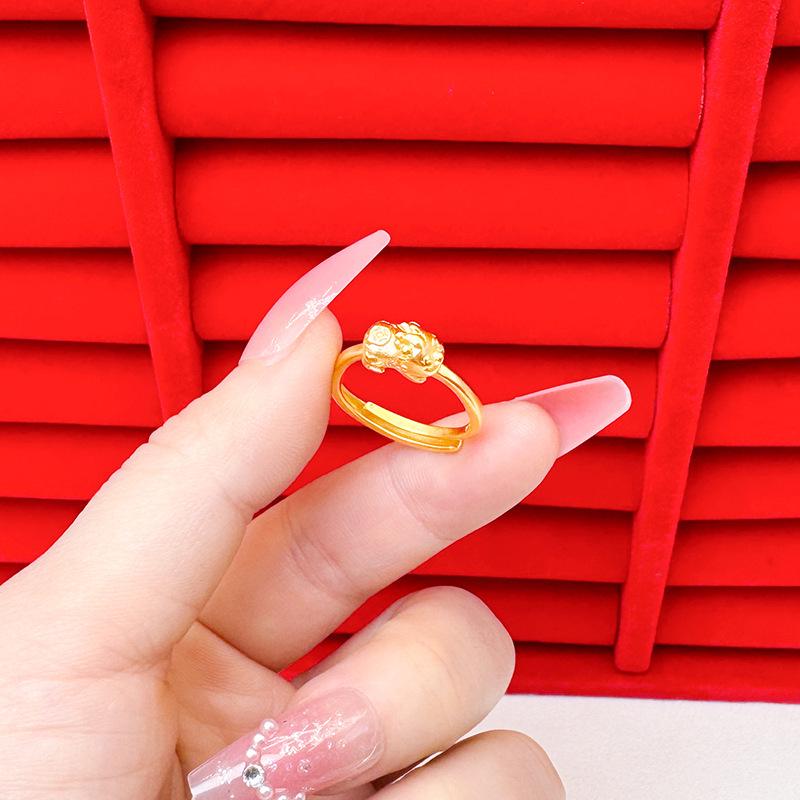 Exquisite Sand Gold Open Ring for Women: High-End Niche Design, Light Luxury Style, Long-Lasting Color, Imitation Gold.