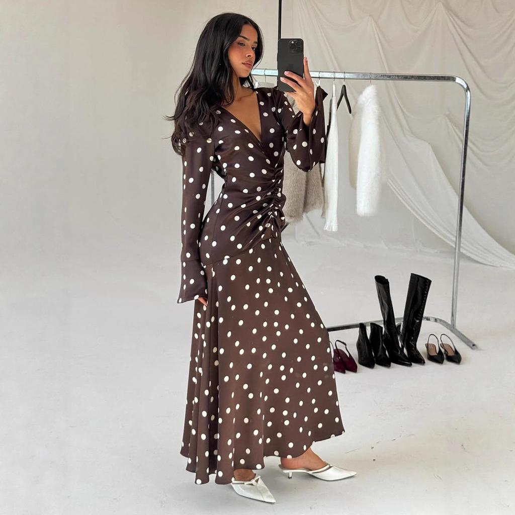 Vestido de manga larga de lunares, nuevo vestido de verano europeo y americano para mujer, plisado, cuello en V, manga acampanada, cintura ajustada