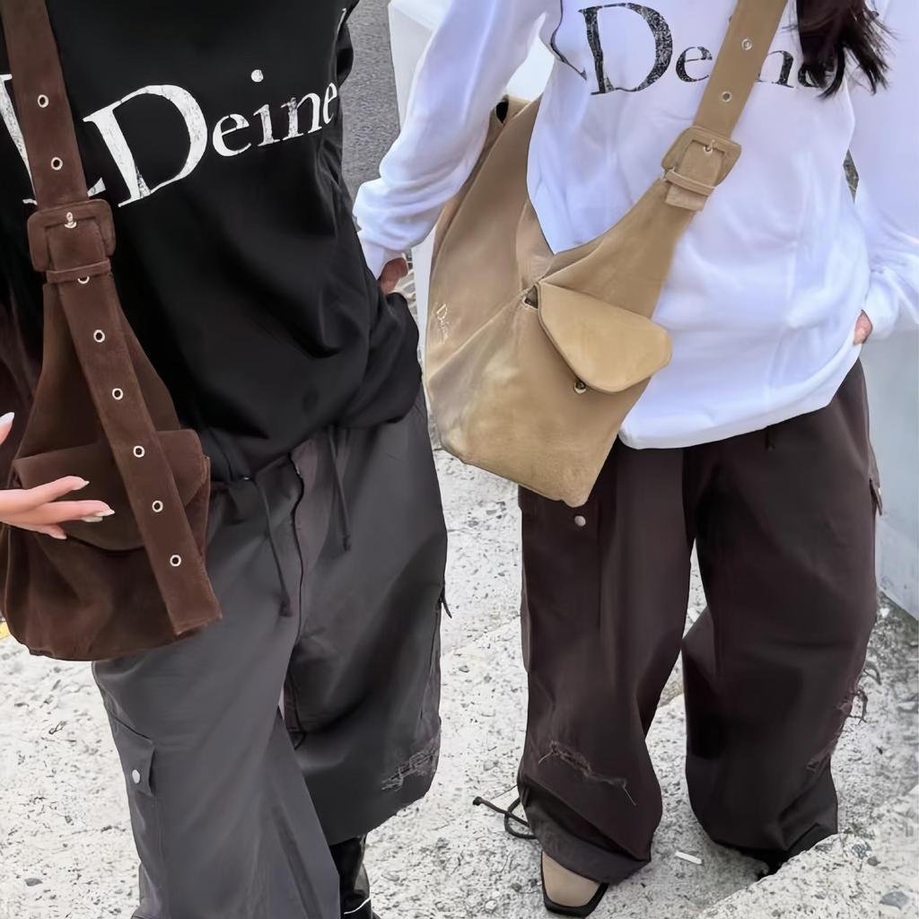 Evropská a americká trendy unisex semišová taška crossbody - Velká kapacita, korejský niche design.