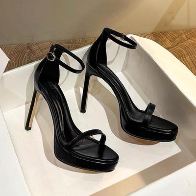 2025 Sommer neue einwortige sexy vielseitige wasserdichte Tischsandalen Damen Stiletto beliebte hohe Absätze wasserdichte Tisch High Heels