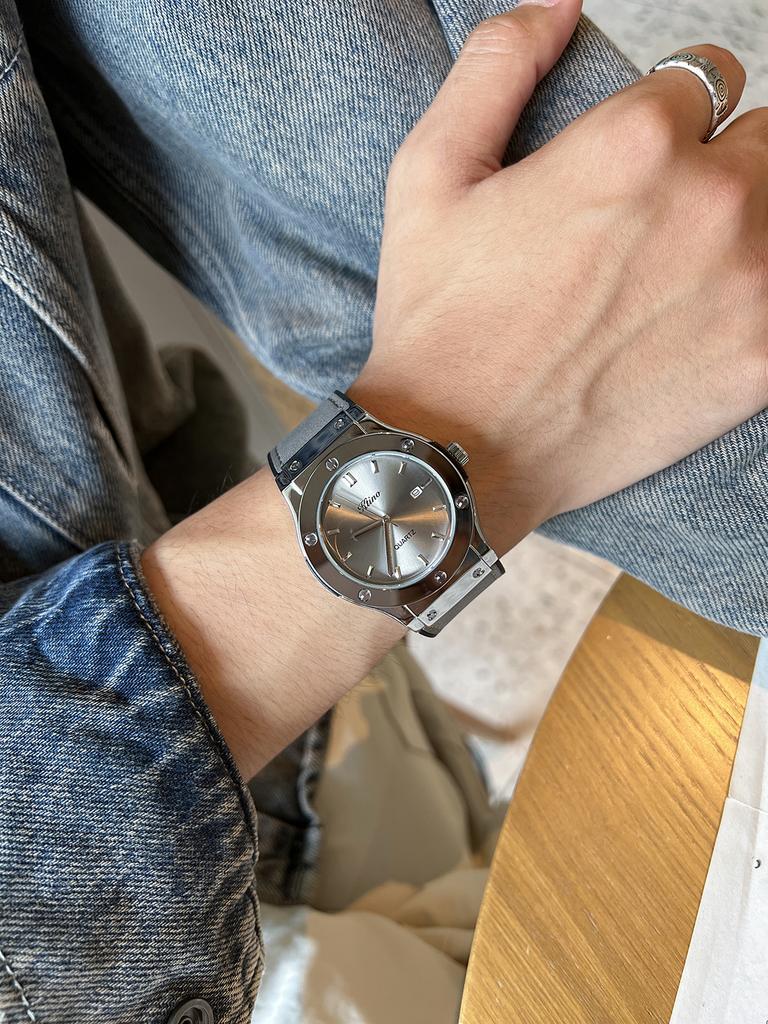 Unisex Bontique Watch Casual Fashion Display Wristwatch for Men And Women