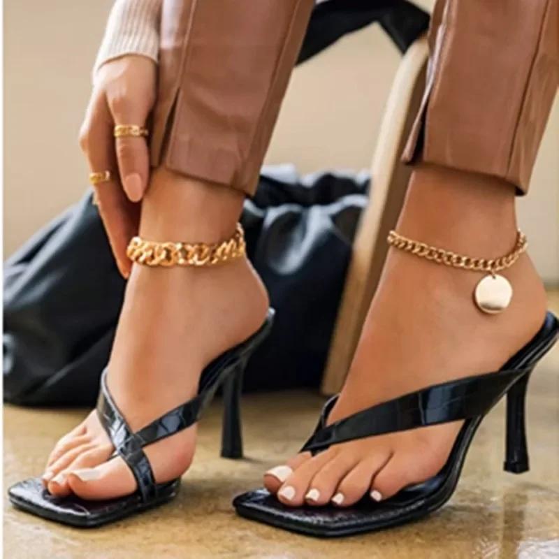 Modne kapcie damskie 2025 Plus Size Nowe damskie sandały na wysokim obcasie Letnie na zewnątrz z kwadratowym noskiem Cienki obcas Sandały Zwięzłe imprezowe klapki