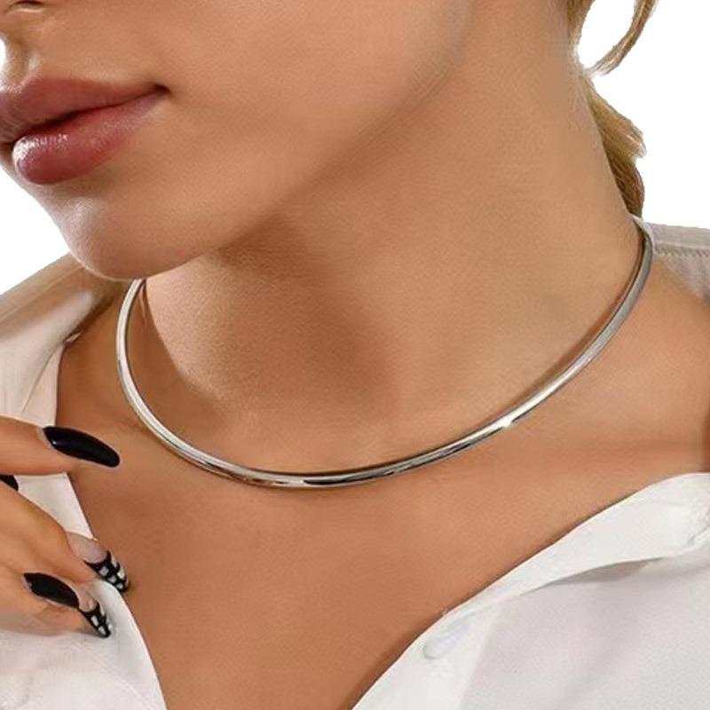 1 Simple Glossy Personality Temperament Women's Collar