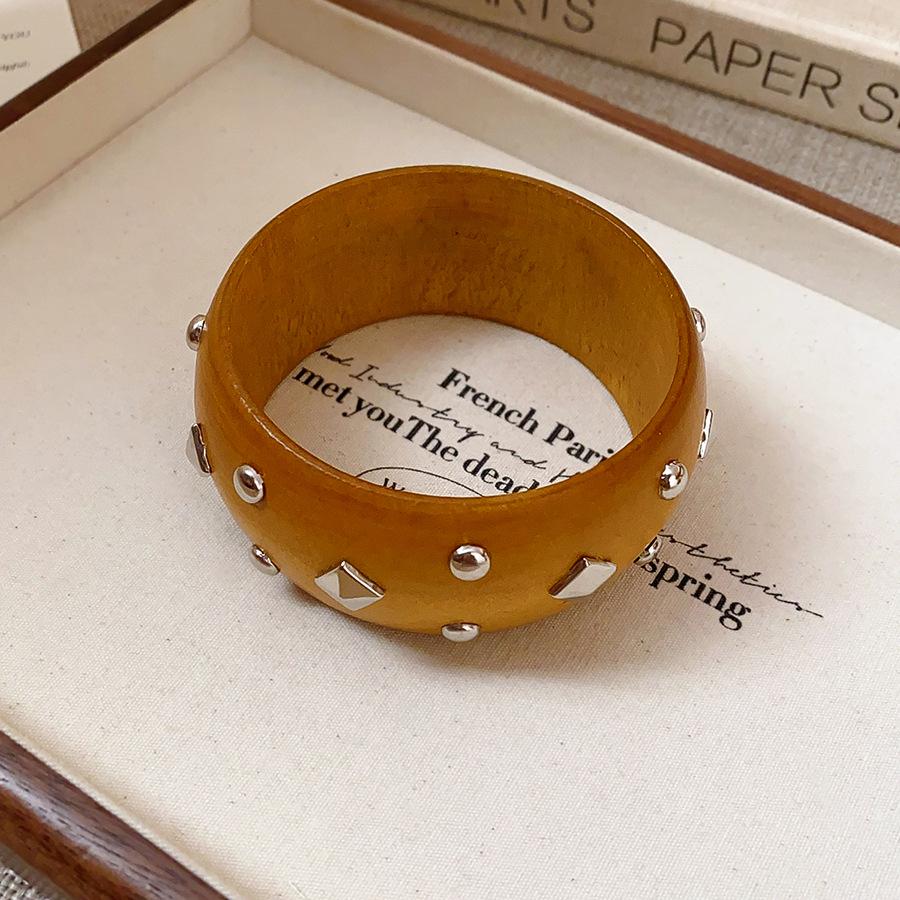 Vintage-Inspired Chinese Wood Grain Bracelet: Elegant, Versatile Hand Jewelry with a Niche Design Flair
