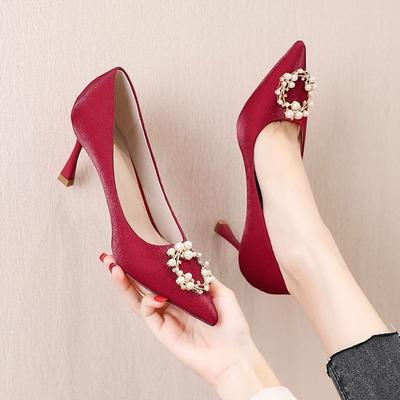 Mariée talon fin pointu chaussures de mariage femmes 2025 nouvelle exposition Il rouge talons hauts femmes perle strass chaussures simples femmes
