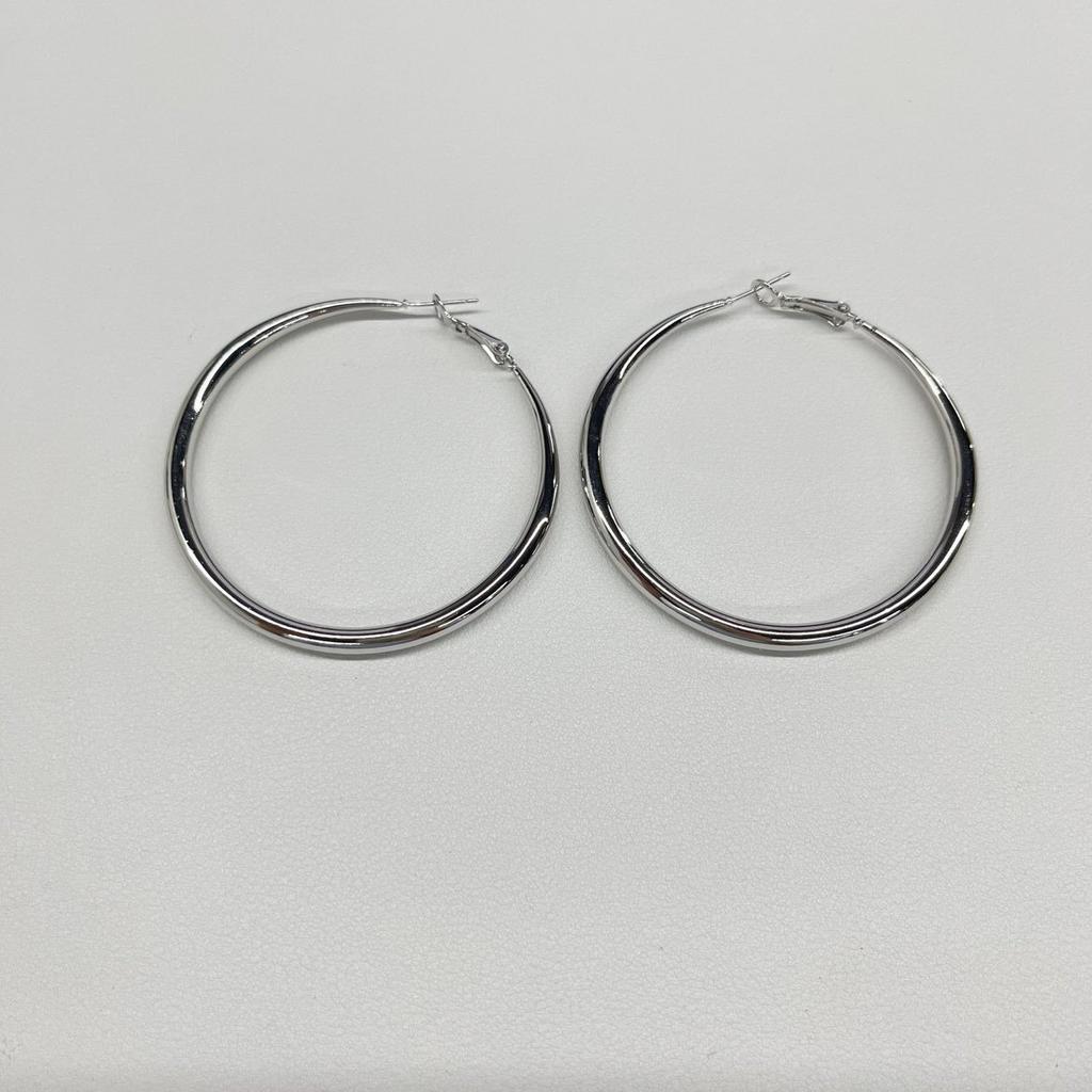 Cold wind Irregularly distorted earrings Women's unique earrings New popular high-end French circle earrings