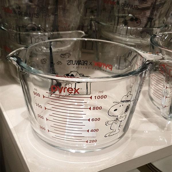 Pyrex Snoopy Friends Heat-Resistant Glass Measuring Cup 1000ml