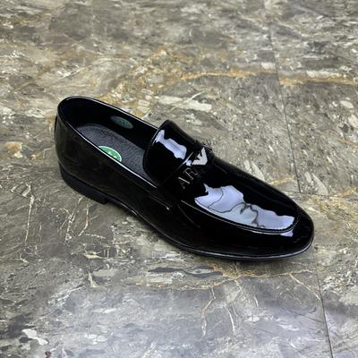 2025 Frühling neue Herrenschuhtrendmode Lackleder glänzend Herren Trendschuhe schwarz Freizeitschuhe leichte Beanie-Schuhe