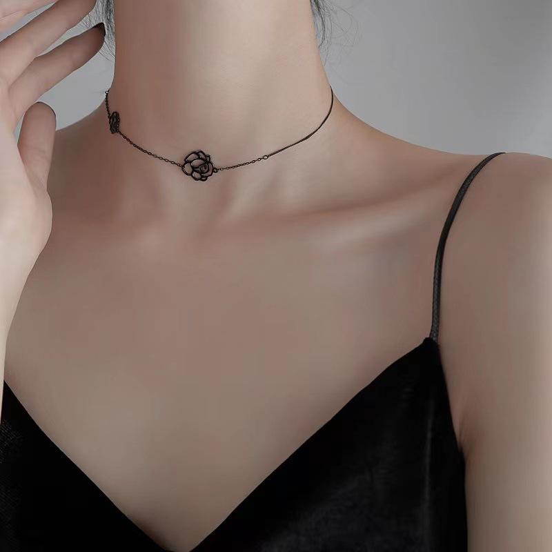 Camellia Neck Chain Womens Short Collarbone Chain Black Personalized Womens Rose Necklace