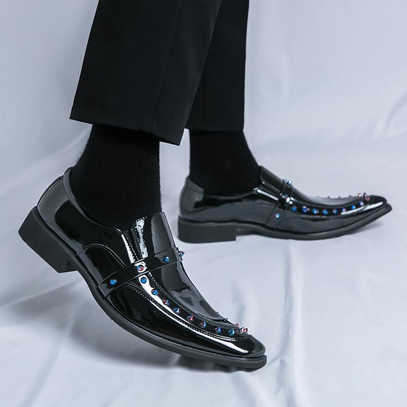 New Fashion Mens Charm Pointed Punk Rivet Mirror Leather Shoes Male Dress Wedding Prom Homecoming Loafers Footwear