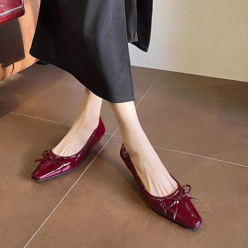 

Плиссированный дизайн~ танкетка, маленький бантик, темпераментные балетки, женские туфли с маленьким квадратным носком, одинарные туфли, весна и осень 39 бордовый