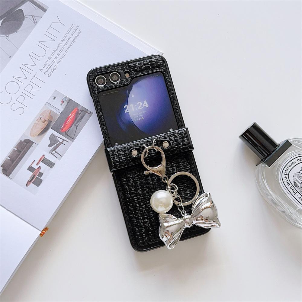 

Чехол из кожи с текстурой из шелковой нити и золотыми подвесками-бантиками для Samsung Galaxy Z Flip 6 5 4 3, защитный чехол с жестким шарниром Galaxy Z Flip 5