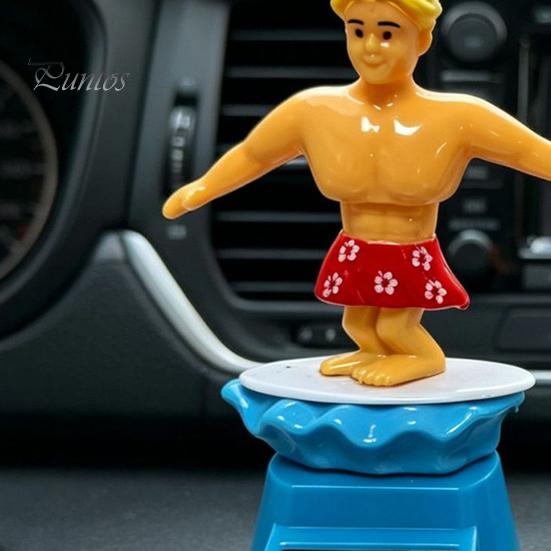 Surfing BilFigur Surfare Pojke Solcellsdriven Nickande Leksak, Tecknad Bobblehead för Mittkonsol Tillbehör Instrumentbräda, Bil Gungande Skakande Figur Kontor