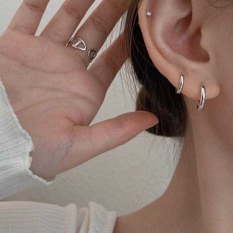 Titanstahl 2/2,5 mm Rohrdicke Mehrere Größen Runde Creolen für Herren Klassischer Schmuck für Accessoires