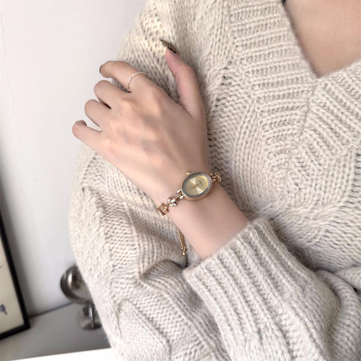 

Light Luxury Niche Design Temperament Colored Diamond Oval Bracelet Watch Women S Freely Adjustable Chain золотой