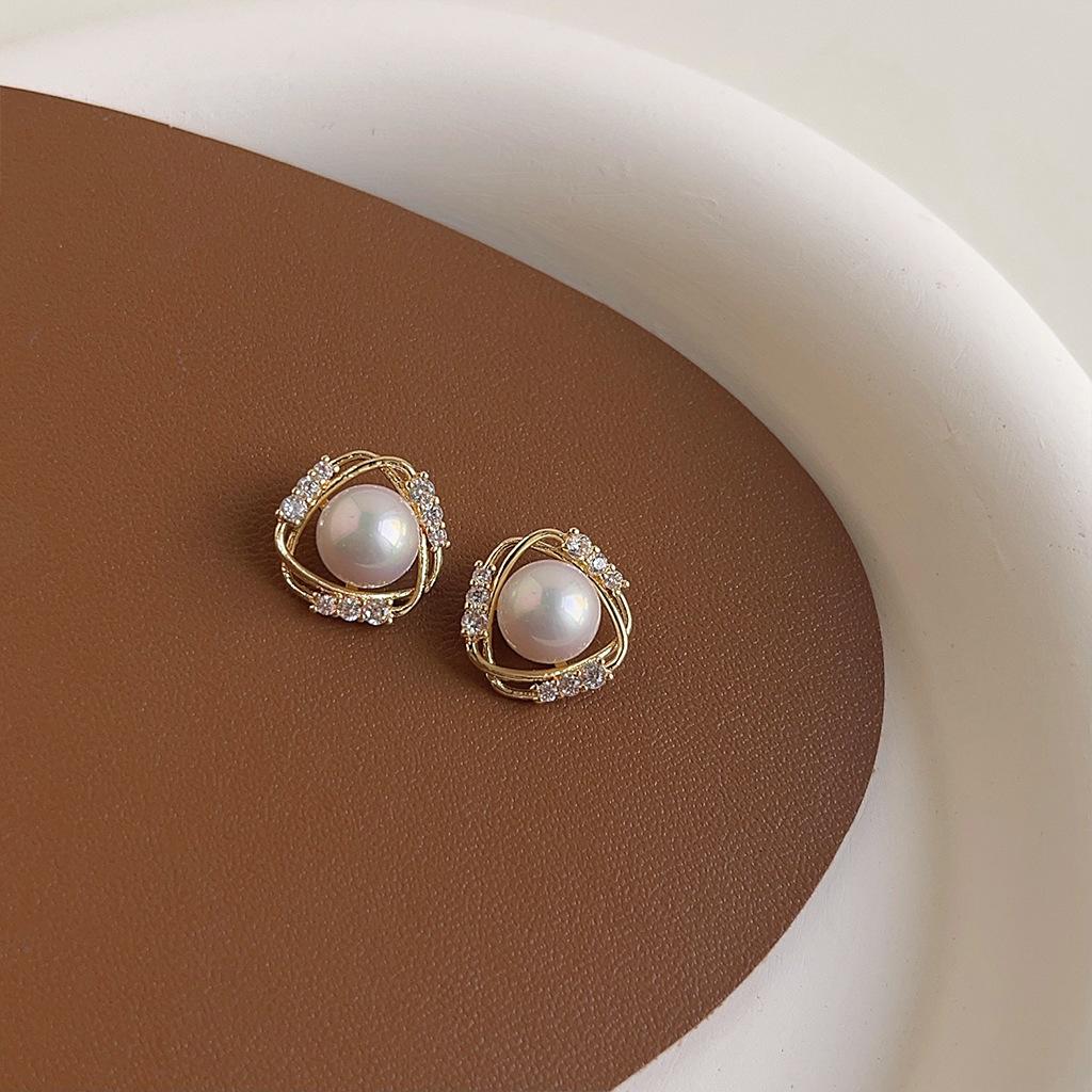 

Французские люксовые серьги с цирконием и жемчужным акцентом, изящные серьги-пусеты с деталью в виде бантика для женщин, кокетливая эстетика, сладкие элегантные жемчужные украшения в подарок