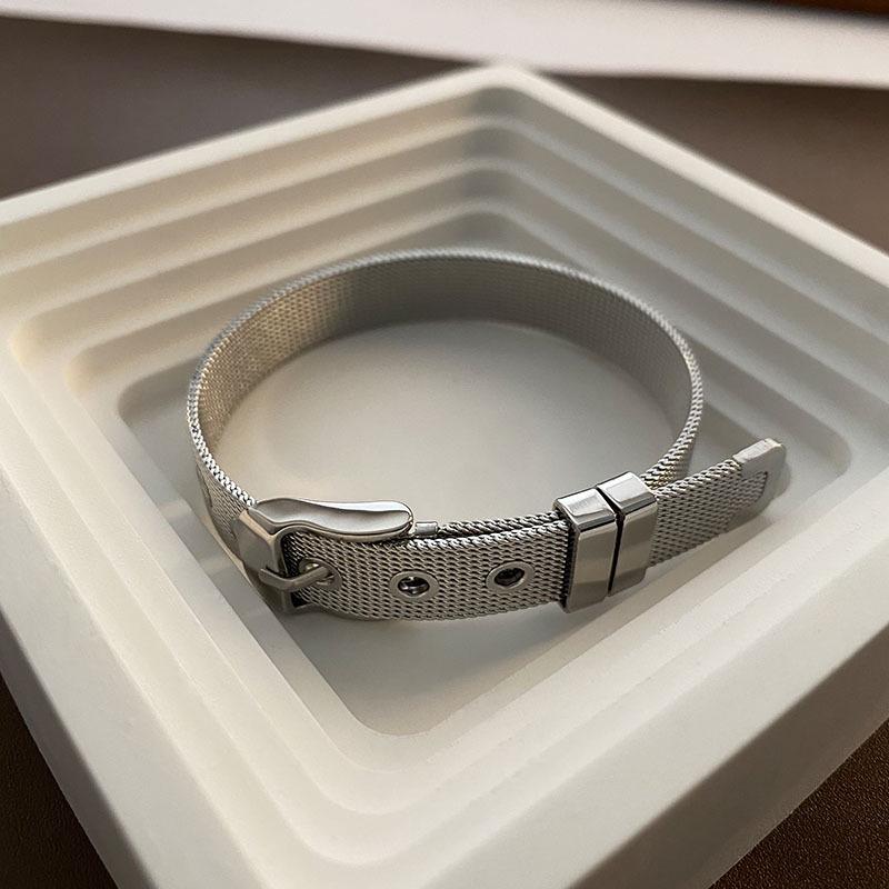 Unisex Leather Buckle Bracelet: European & American Inspired Horseshoe Design with Adjustable Watch-Style Strap