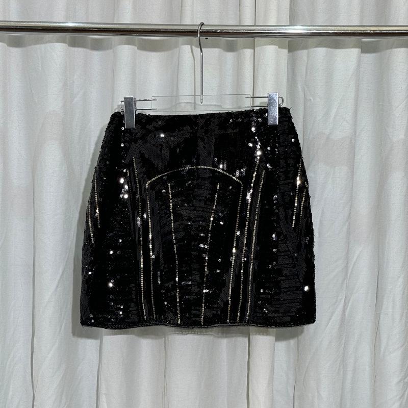 

Комплект юбки и топа Yanni с пайетками и бисером и жемчужной майкой - Женская мода One Size