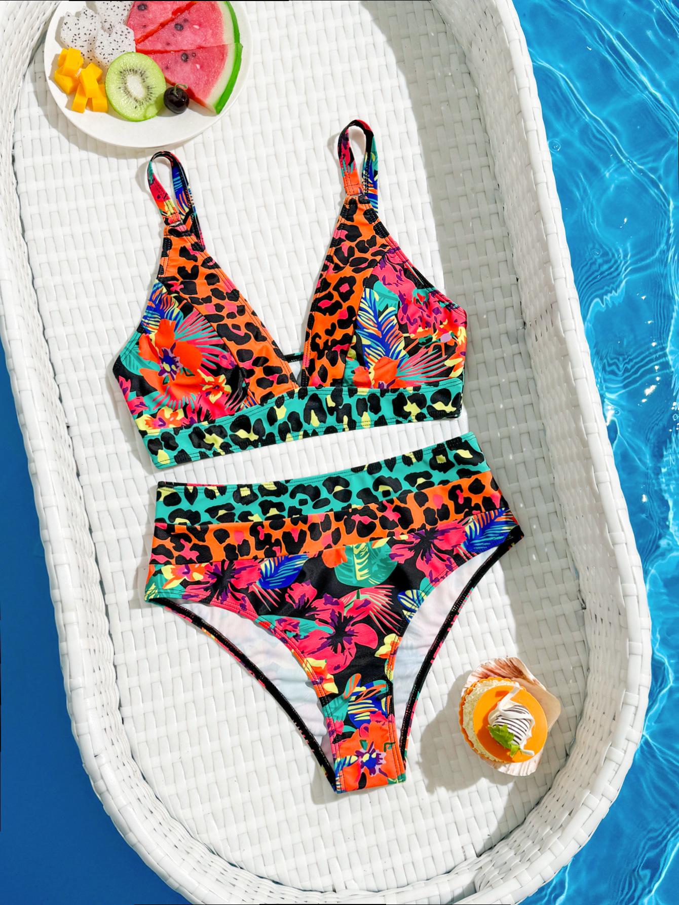 

Женский купальник-бикини из двух частей с ретро-принтом и открытой спиной Small