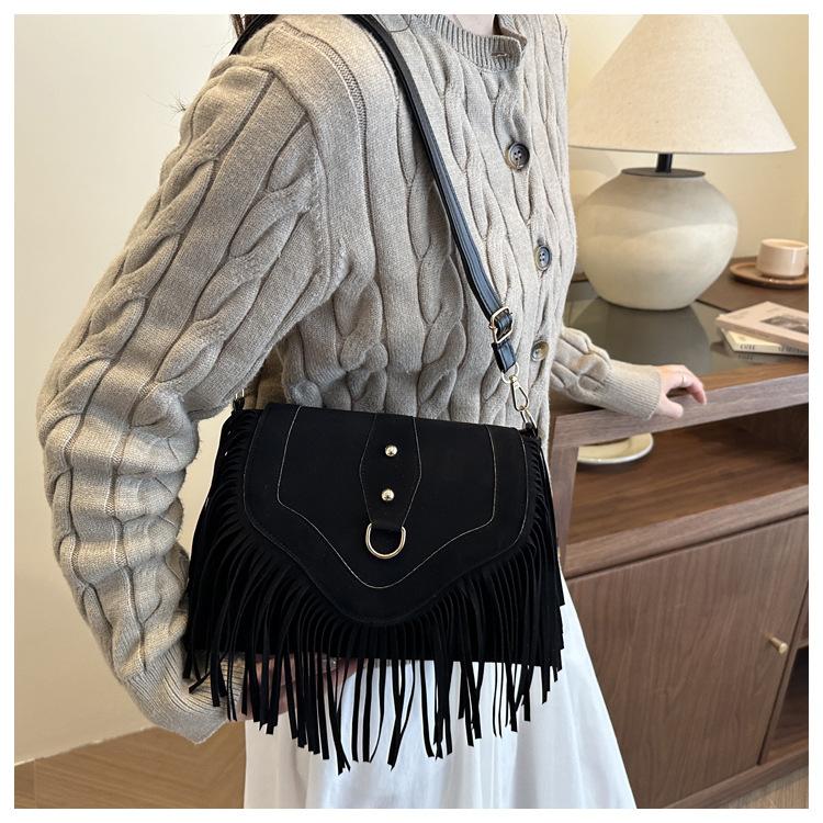 New Retro Suede Faux Leather Saddle Bag for Women Fringe Tassel Crossbody Shoulder Purse Vintage Western Style Handbag