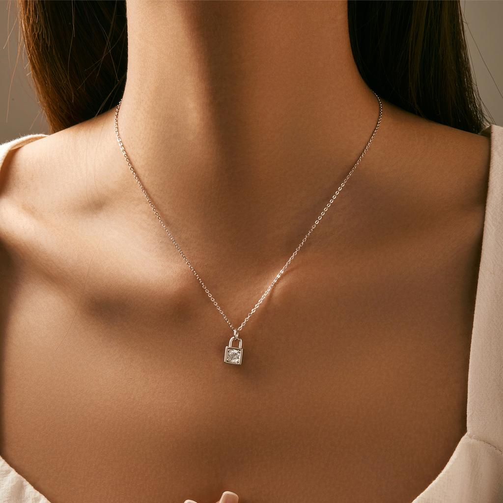 MODIAN 0.5 Carat D Color Moissanite Lock Pendant Necklace For Women 925 Silver Party Stackable Fine Jewelry With Boxes