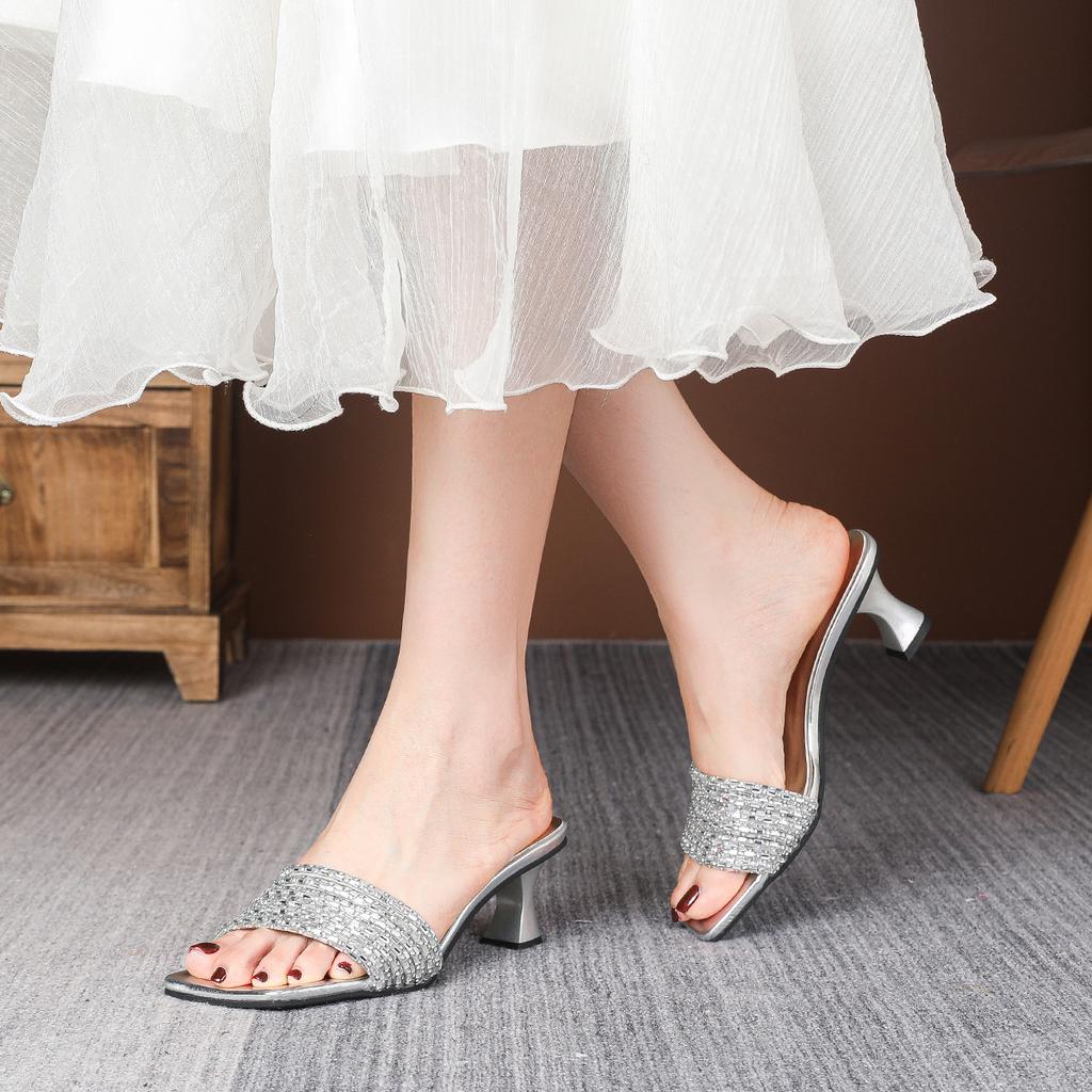 Fashion Bling Bling High Heels Slippers Women Crystal Beading Pantuflas Mujer 2025 Kitten Heel Sandalias Mujer Narrow Band Flip Flops