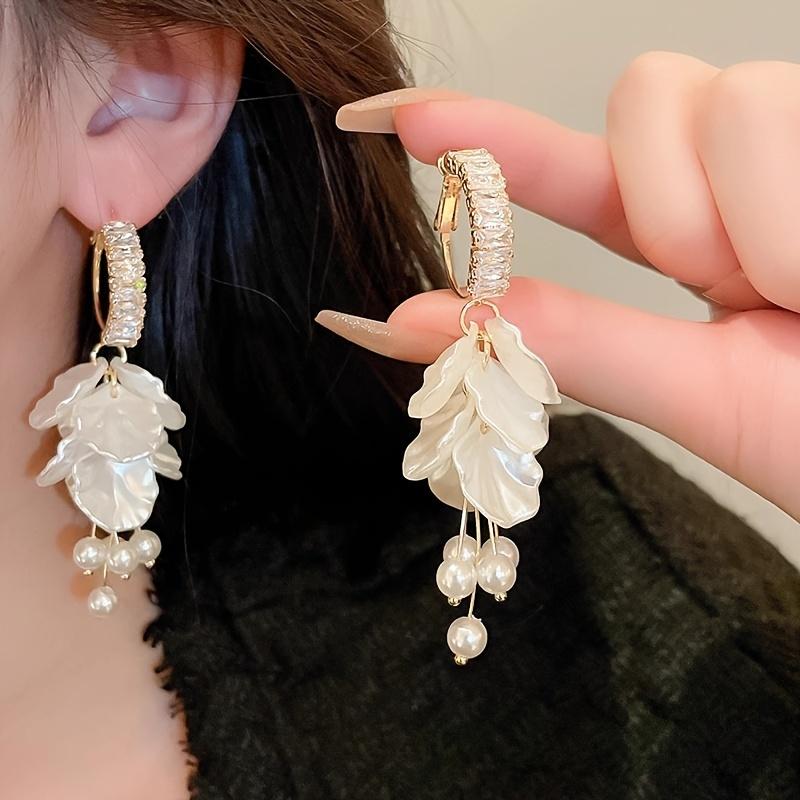 1 Pair White Petals Imitation Pearl Earrings For Women Suitable For Engagement Wedding Anniversary And Daily Wear Jewelry Gifts