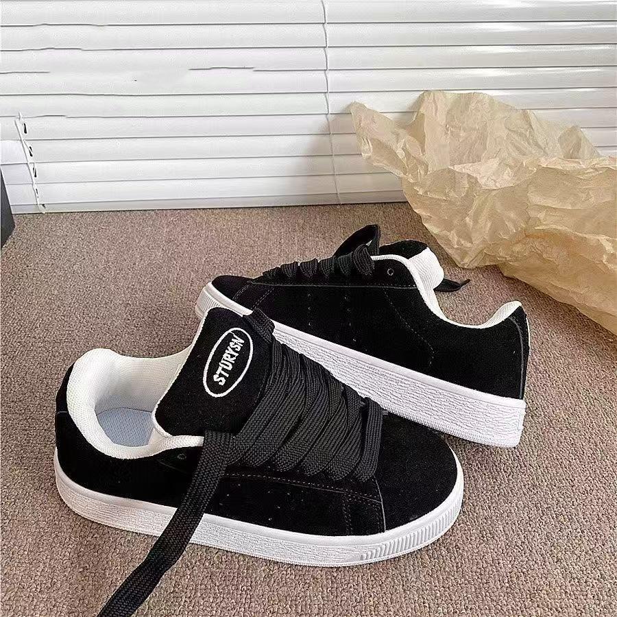 Nischen schwarze Brettschuhe ins trendige Frühjahr neue Studentenparty Sport lässig Brot Schuhe