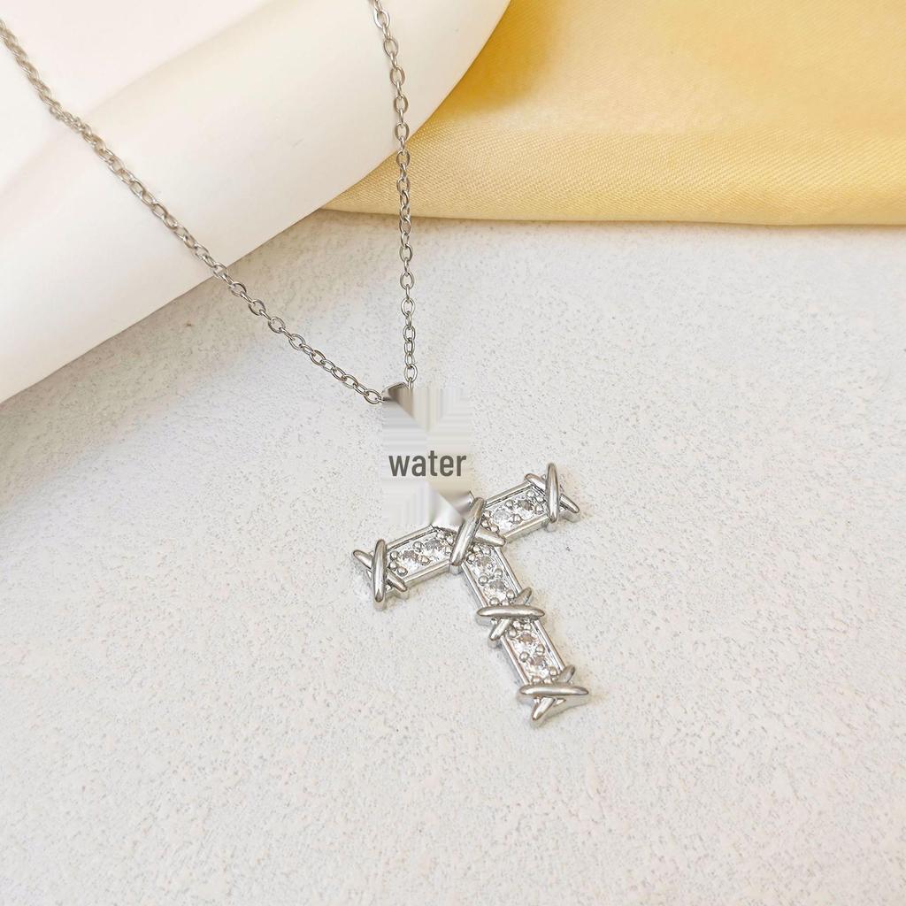 Women's Gold-Plated Copper Necklace: Luxury Fu Lu Pendant Clavicle Chain - Versatile Fashion Accessory