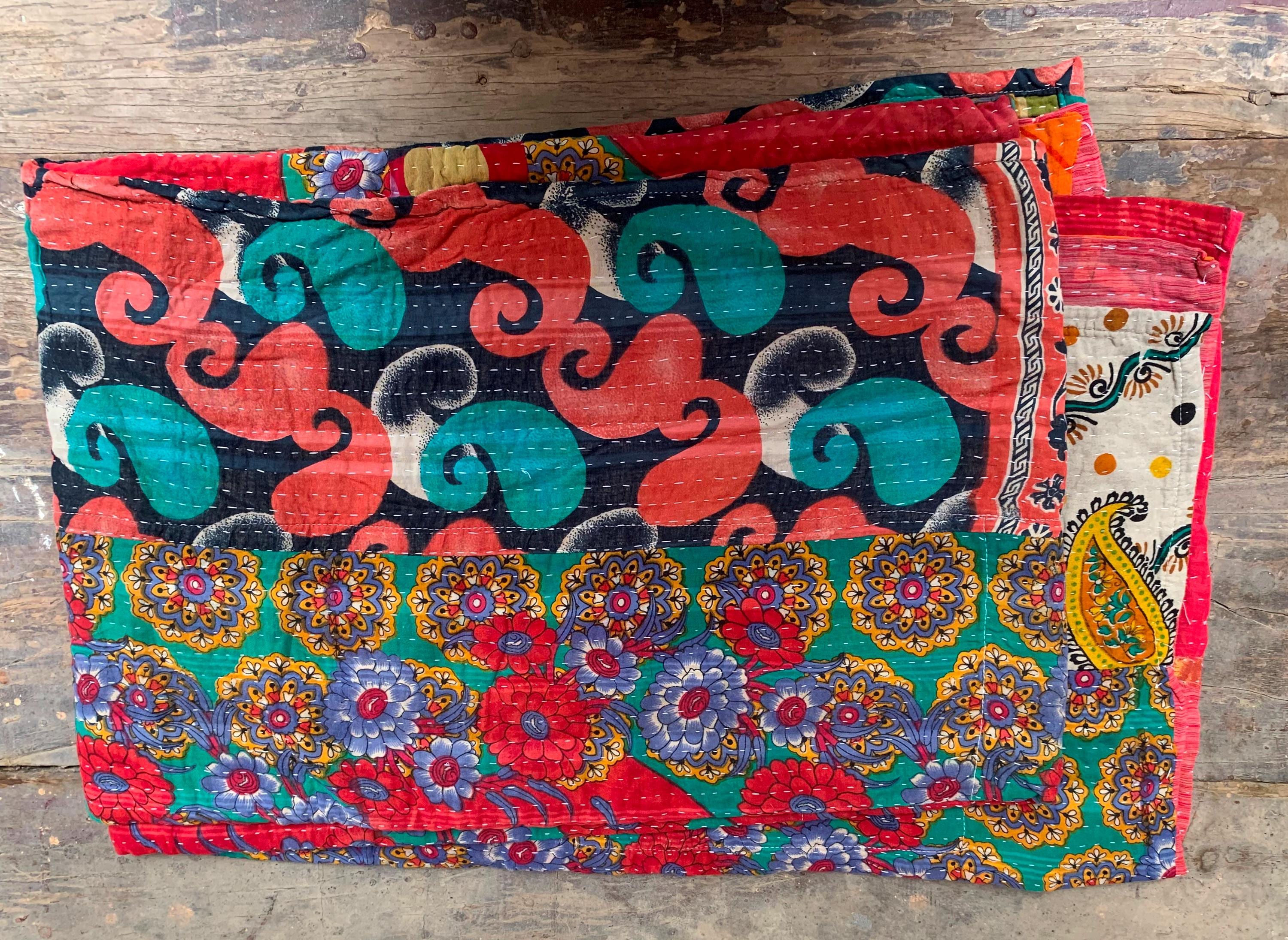 

Hand Stitched Kantha Quilt: Recycled Sari Blanket, Bohemian Throw 80X 50 різнокольоровий