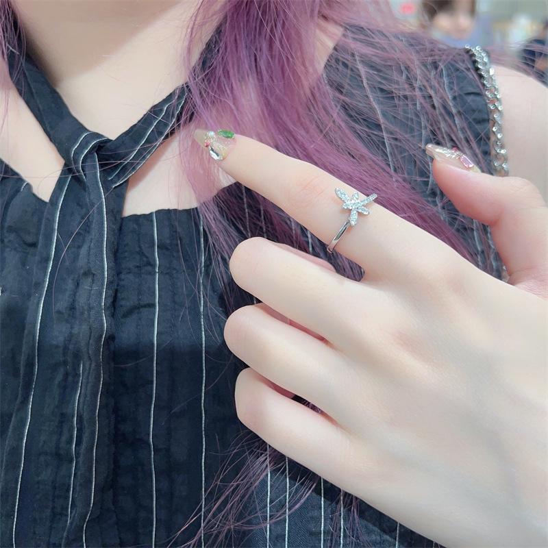 Elegant Winter Floral Women's Ring – Simple, Versatile, Non-Fading Index Finger Accessory