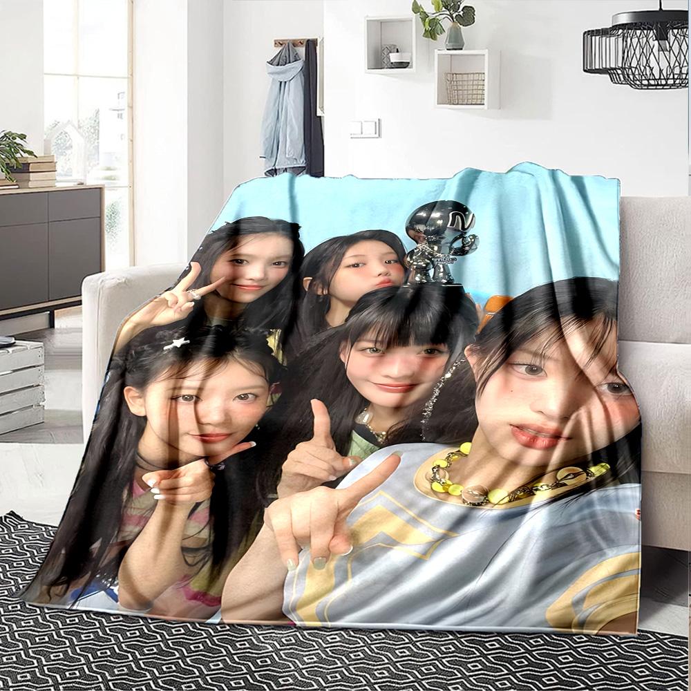 Girl Group Silver Trophy Flannel Blanket Super Soft Warm Cozy Blanket for Sofa Bed Office Travel All‑Season Home Decor Gift