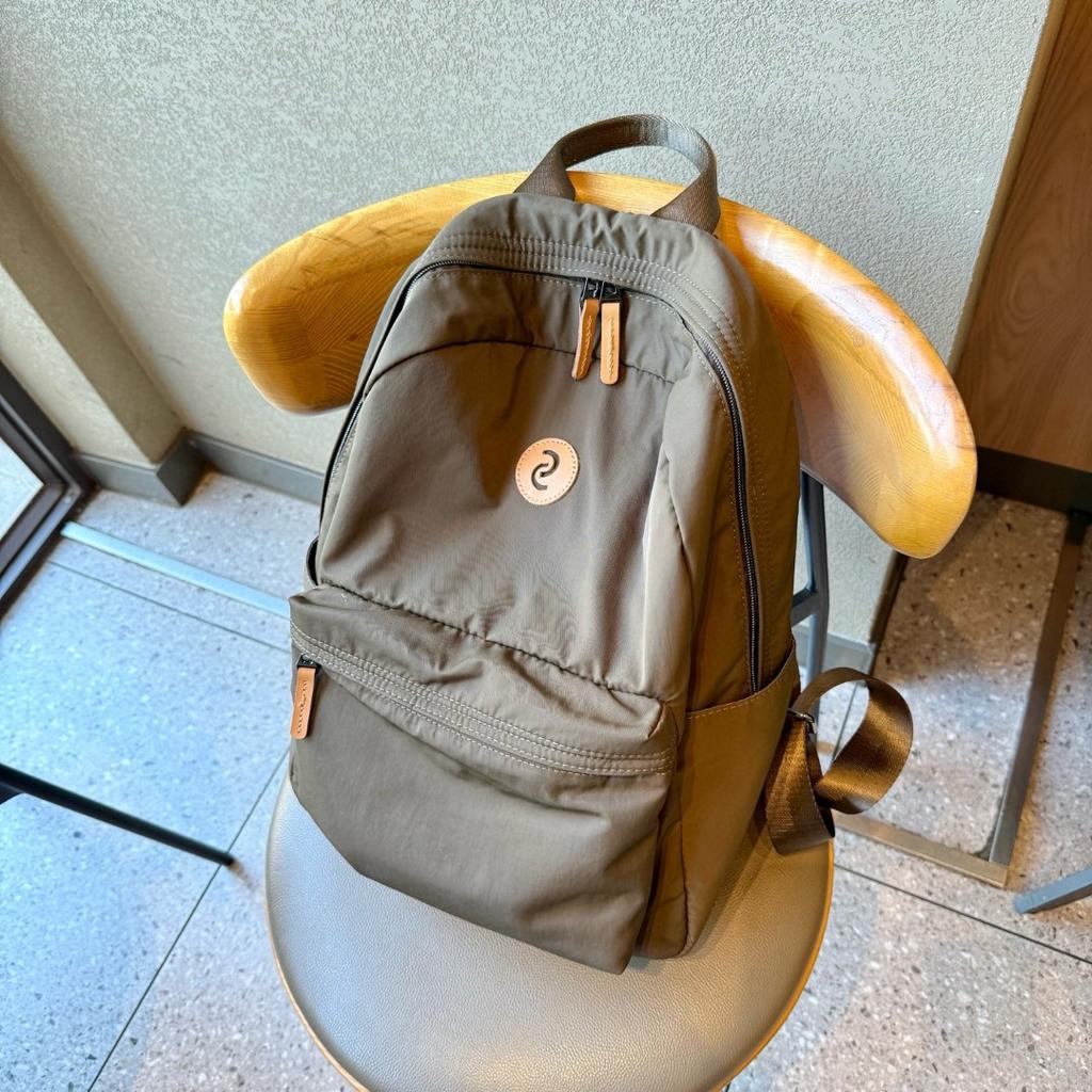 Rucksack für Damen, modischer Reiserucksack, leichter Reiserucksack für die Arbeit, Pendeln, Computertasche